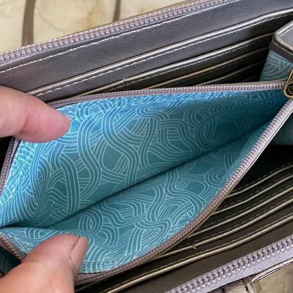 NWOT The Sak Redwood 3-In-1 Leather Phone Wallet Crossbody Clutch Purse - Picture 11 of 13